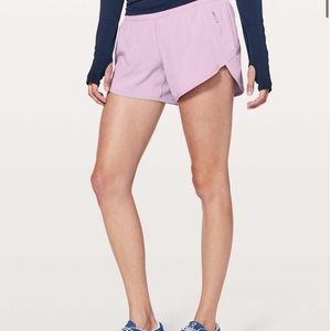 Lululemon Tracker Mid-Rise 5”